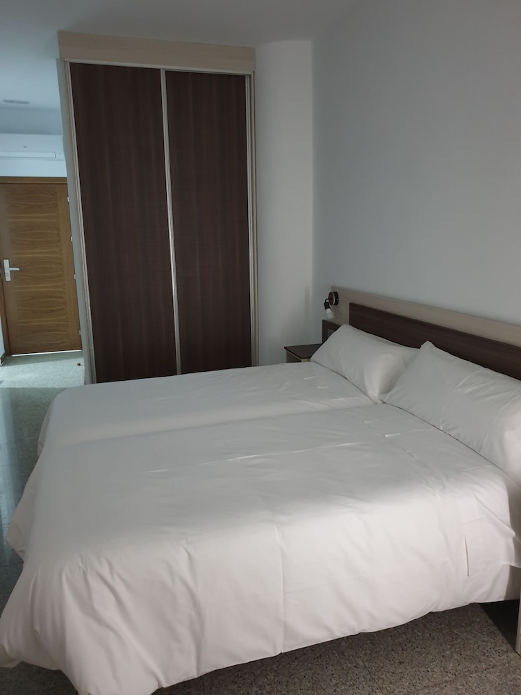 Standard Twin Room (3) - Photo 5