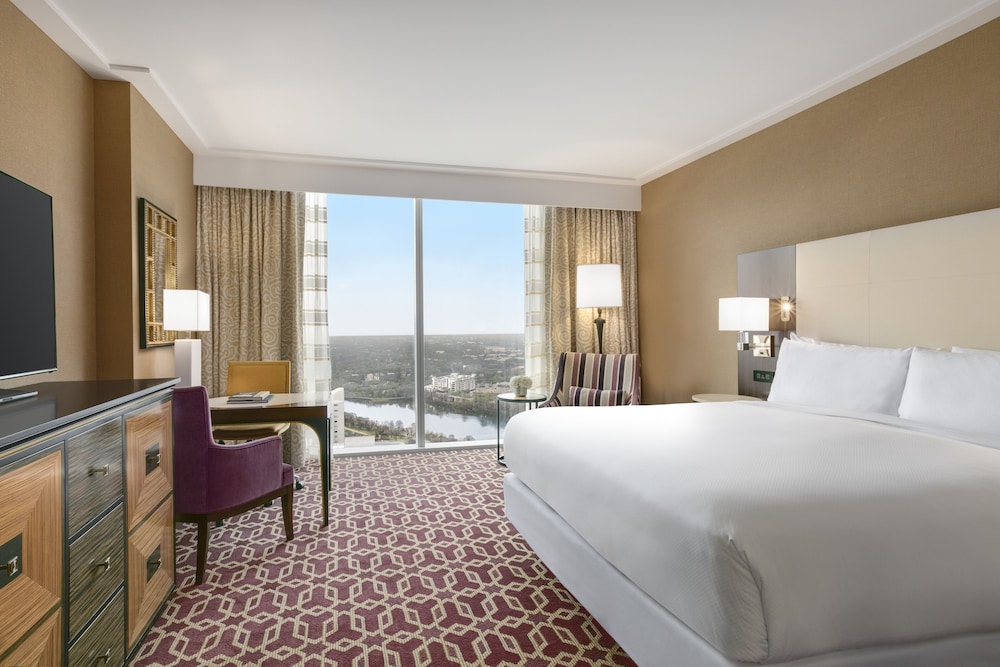 Fairmont Gold, Suite, 1 King Bed