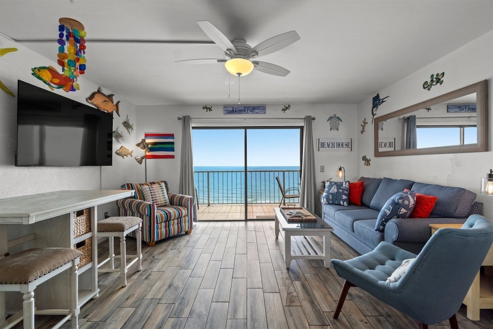Condo, 1 King Bed with Sofa bed (The Summit 1213 )