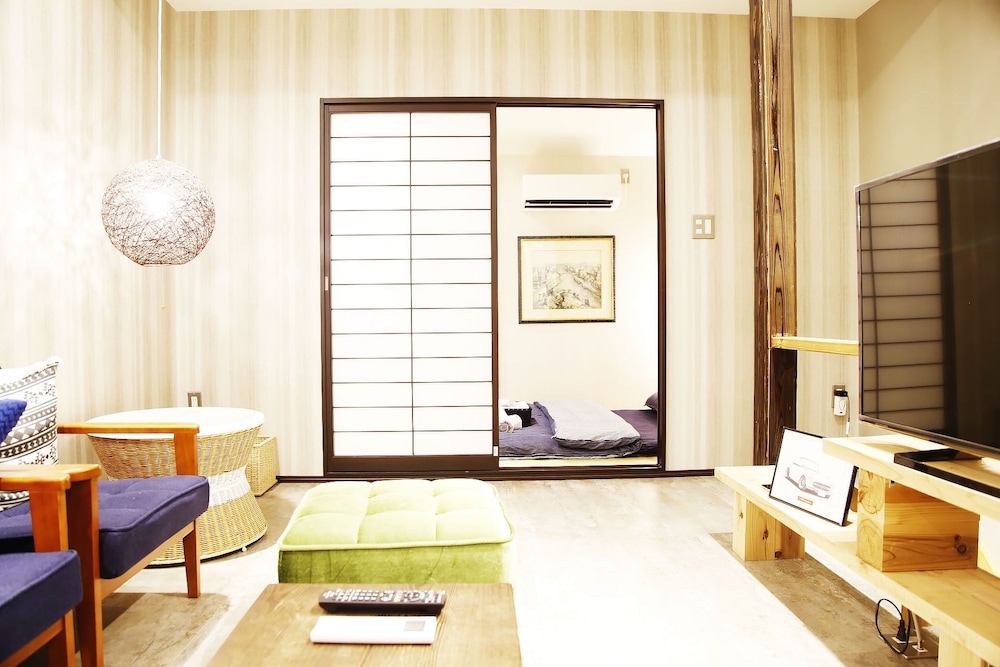 House, 2 Bedrooms photo 1