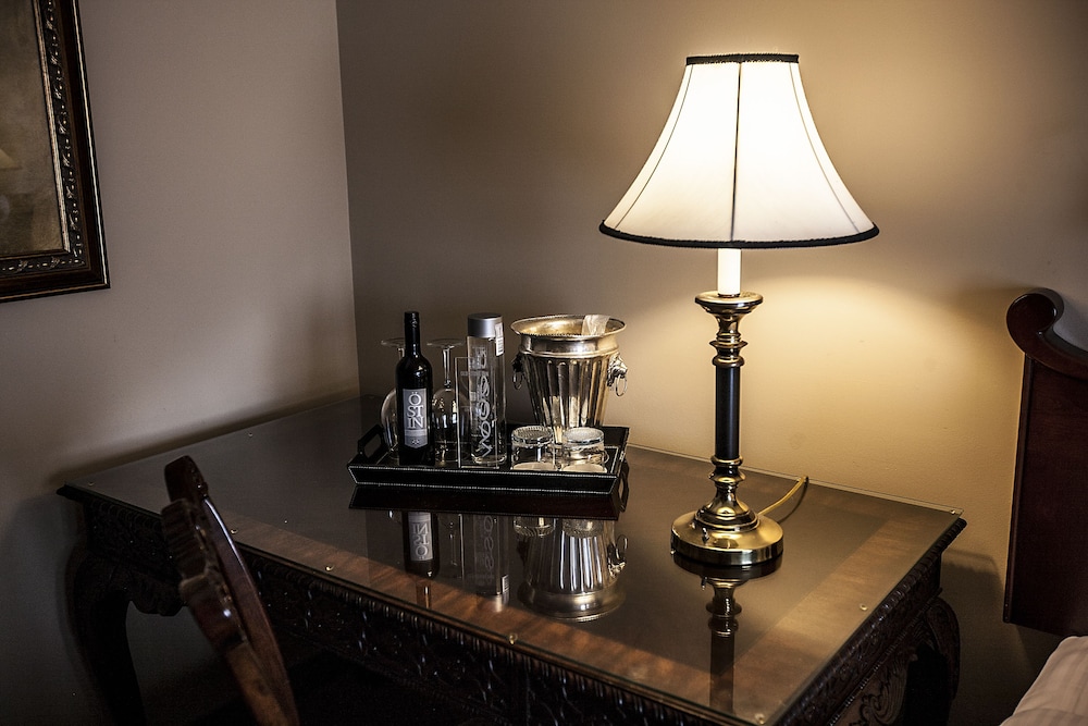 Luxury Suite, 1 King Bed, Jetted Tub - Photo 9