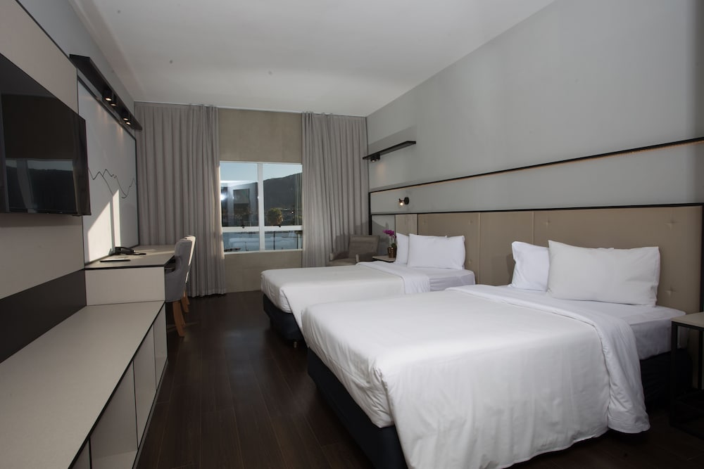 Super Luxury 2 Single Beds