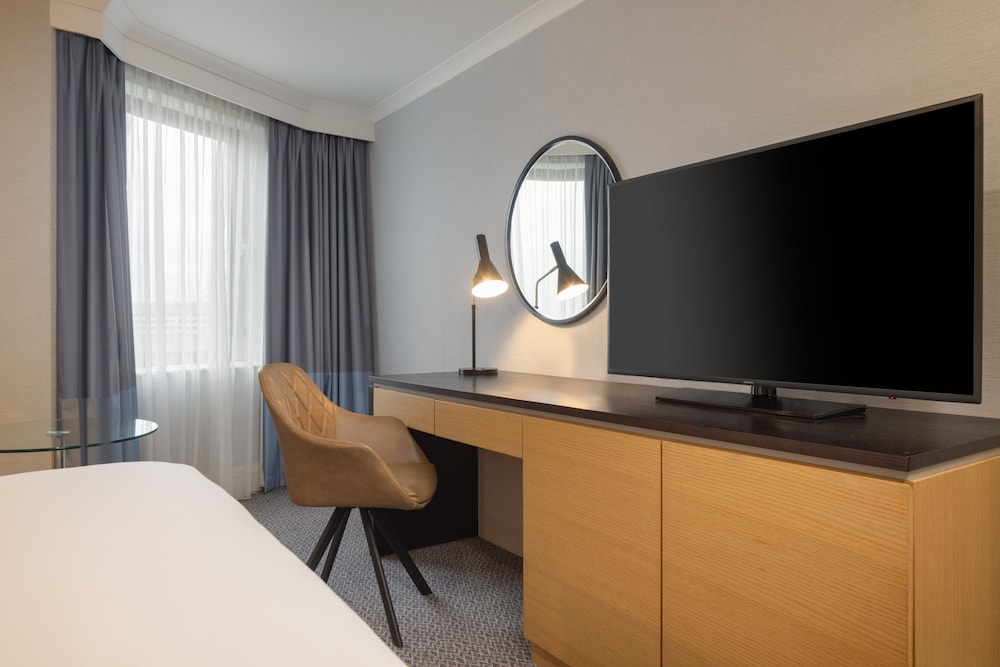 Deluxe Room, 1 King Bed - Photo 6