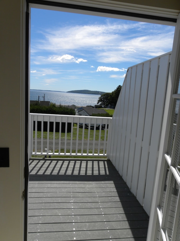 Standard Room, 1 King Bed, Ocean View - Photo 7