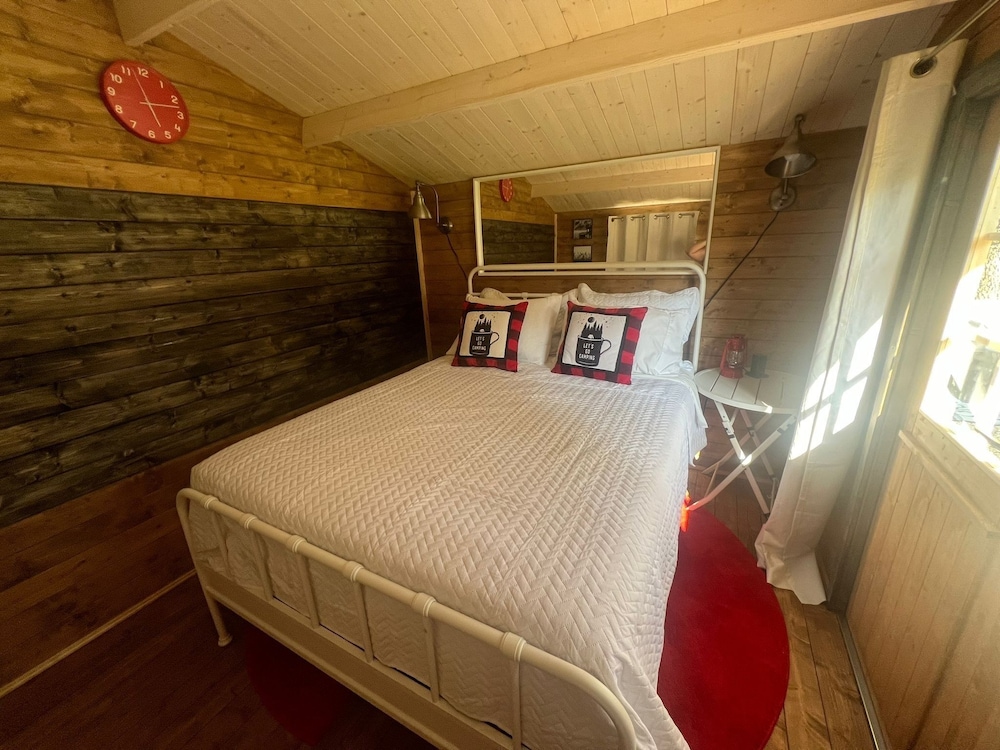 Deluxe Cabin, Pool View, Poolside