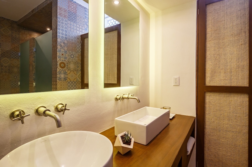 Double Room Single Use thumbnail 5