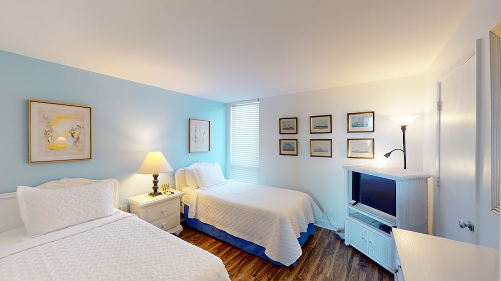 Condo, 2 Bedrooms photo 1