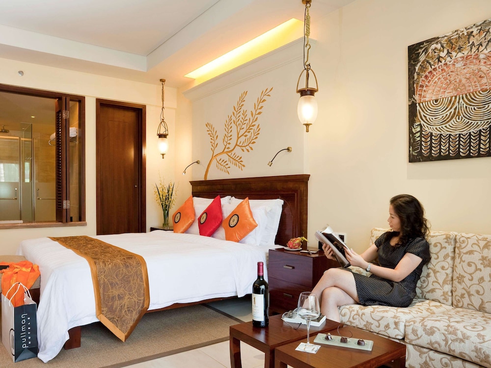 Deluxe Room, 1 King Bed, Pool View - Photo 7