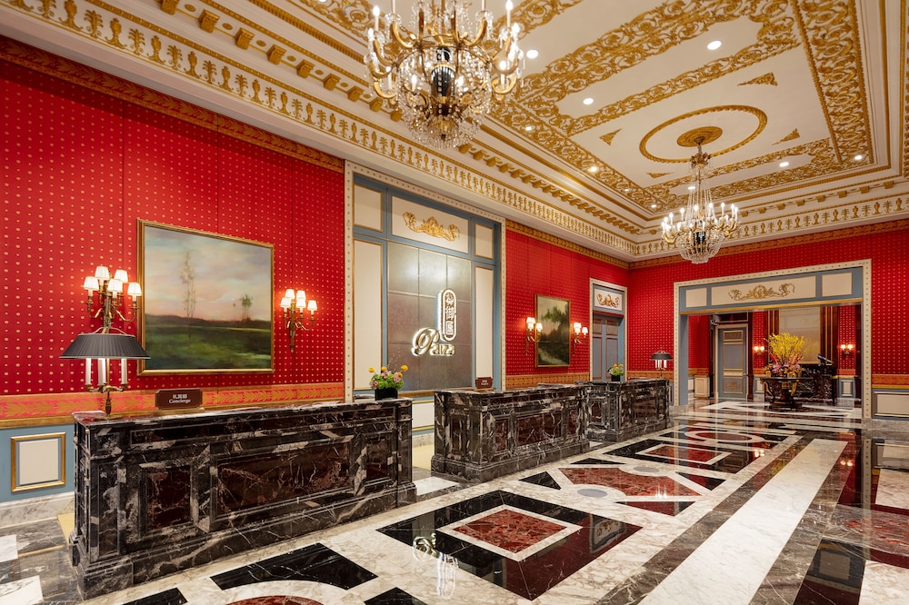 Lyon Premier Suite King