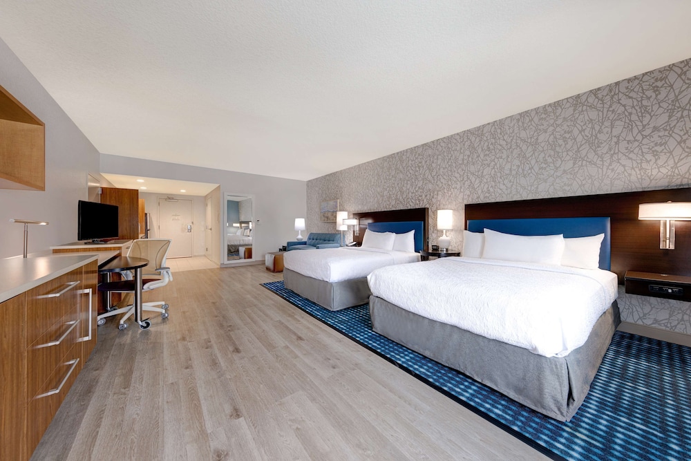 Suite, 1 King Bed, Accessible, Non Smoking (Roll-in Shower)