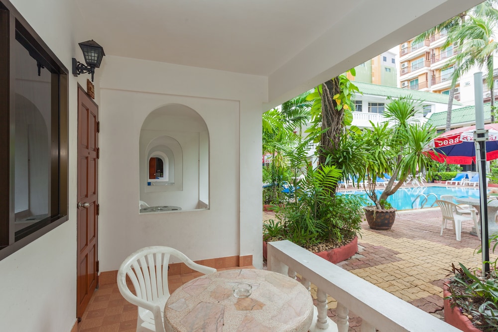 Superior Room, 1 Double Bed, Pool View