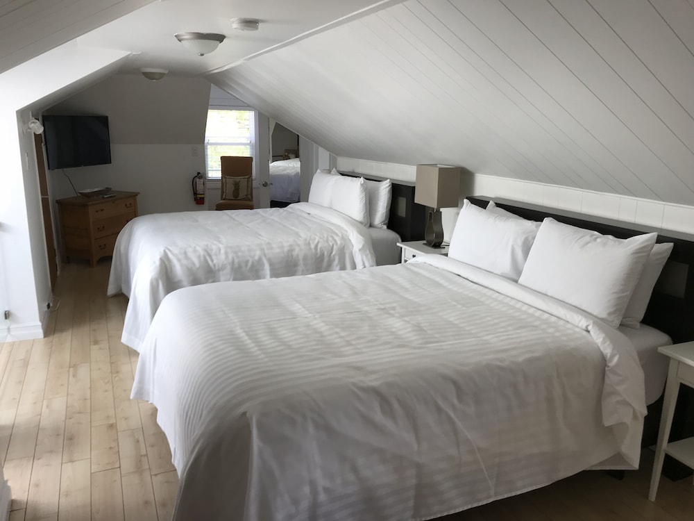 Suite, 2 Queen Beds, Ensuite (Loft) photo 3