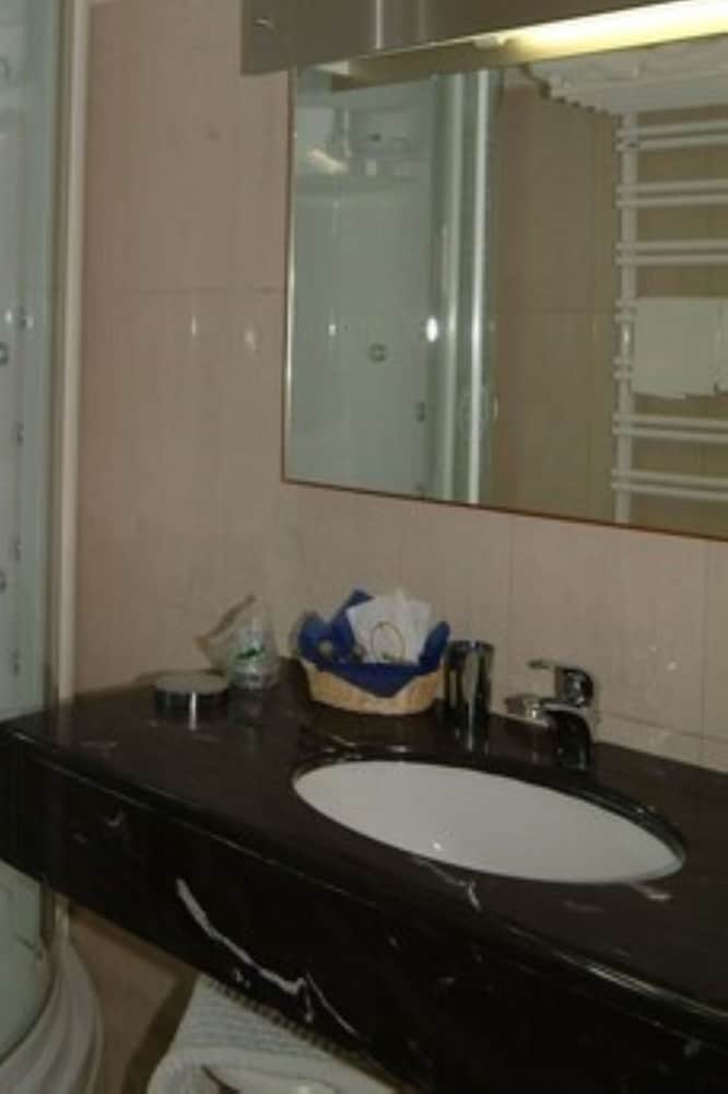 Standard Double Room, 1 Queen Bed - Photo 2