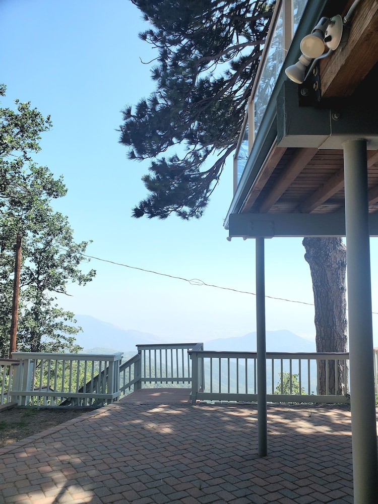 Deluxe Room, 1 King Bed, Kitchenette, Mountain View photo 3
