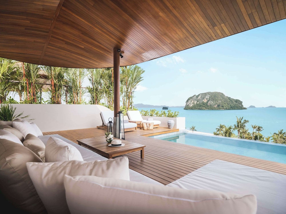 Deluxe Sea View Suite - Photo 13