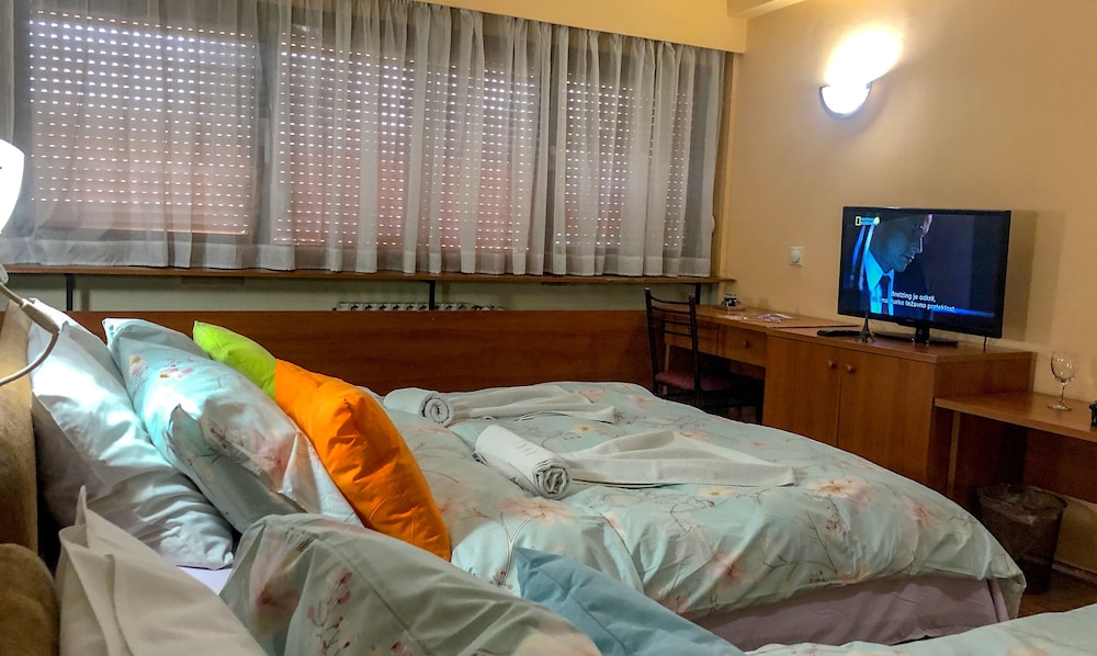 Twin Room - Photo 9