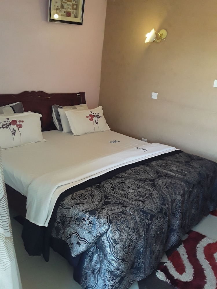 Family Room, 2 Bedrooms
