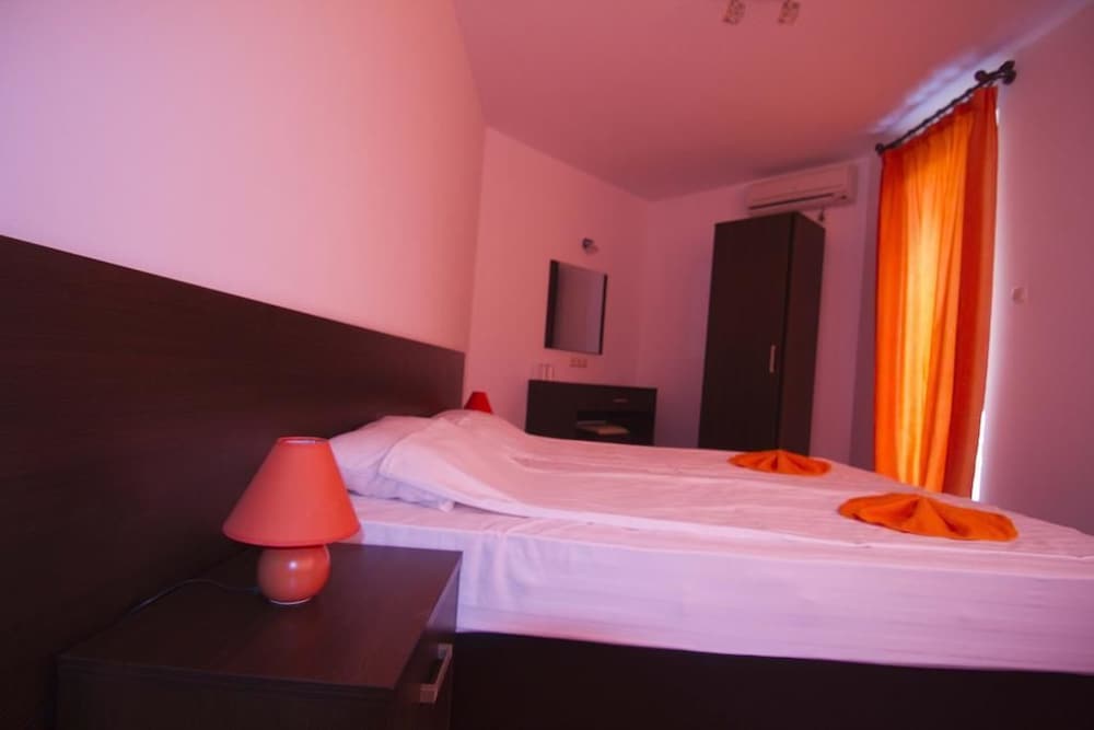 Basic Triple Room, Balcony photo 1