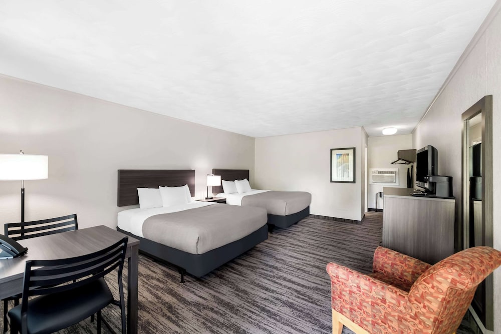 Standard Room, 2 Queen Beds, Non Smoking - Photo 4