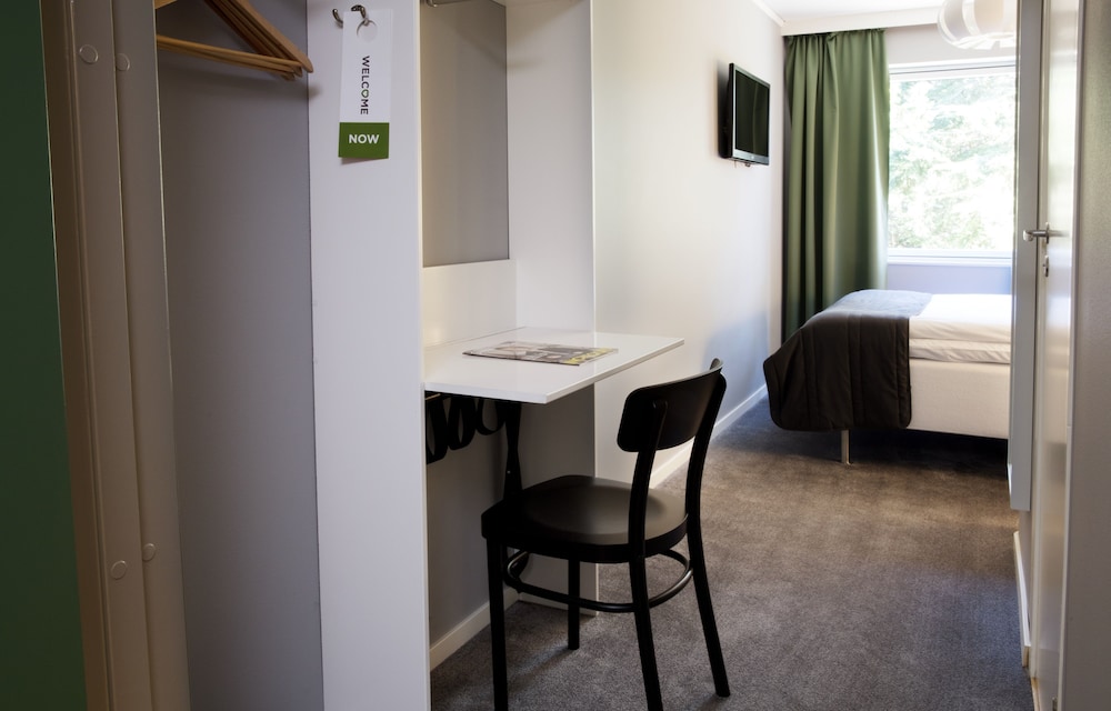 Family Room, 2 Compact Rooms with connecting door (Spa entrance 9-12) - Photo 2