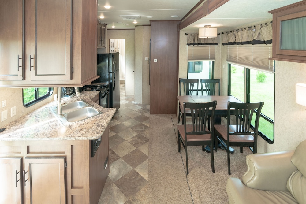 RV Rental (Linens Not Provided) photo 1