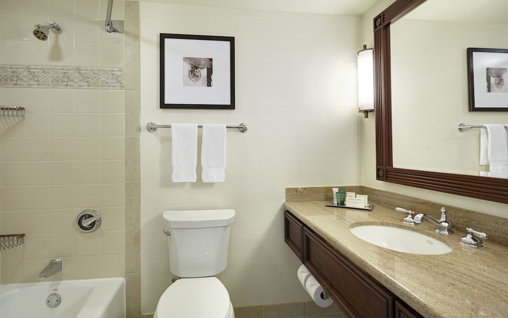 Room, 2 Queen Beds, Accessible, City View (Hearing) - Photo 7
