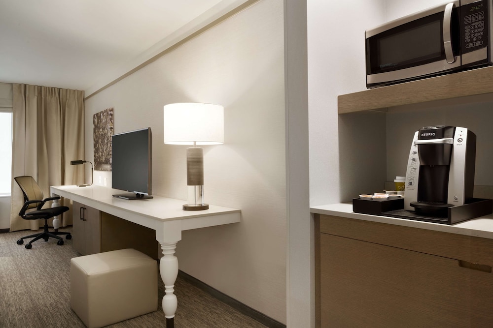 Room, 2 Queen Beds, Accessible, Bathtub photo 2