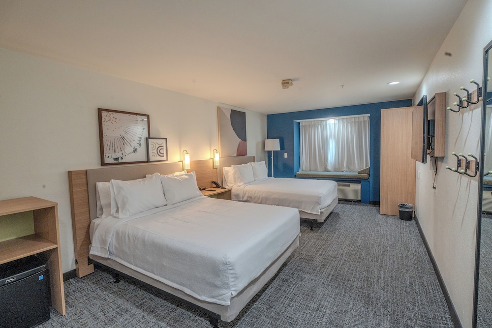 Room, 2 Queen Beds, Accessible (Hearing) - Photo 1