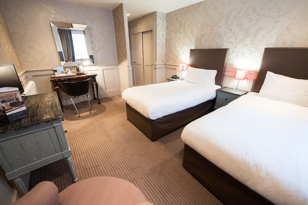 Double Room thumbnail 6