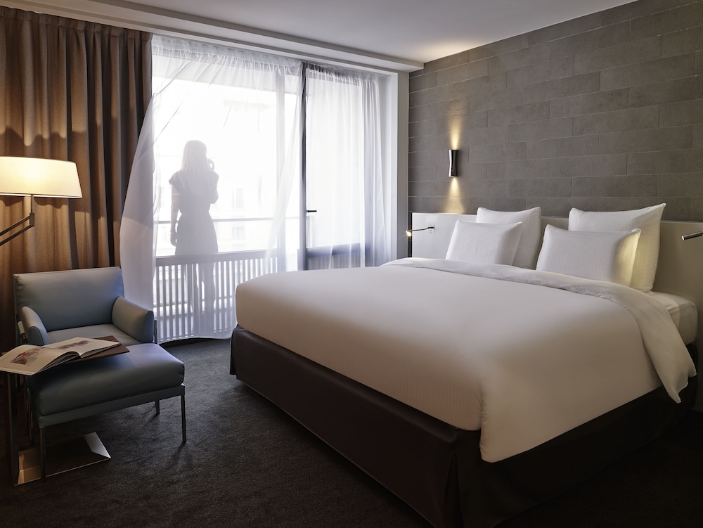 Suite, 1 King Bed with Sofa bed, Balcony (Eiffel Tower View)