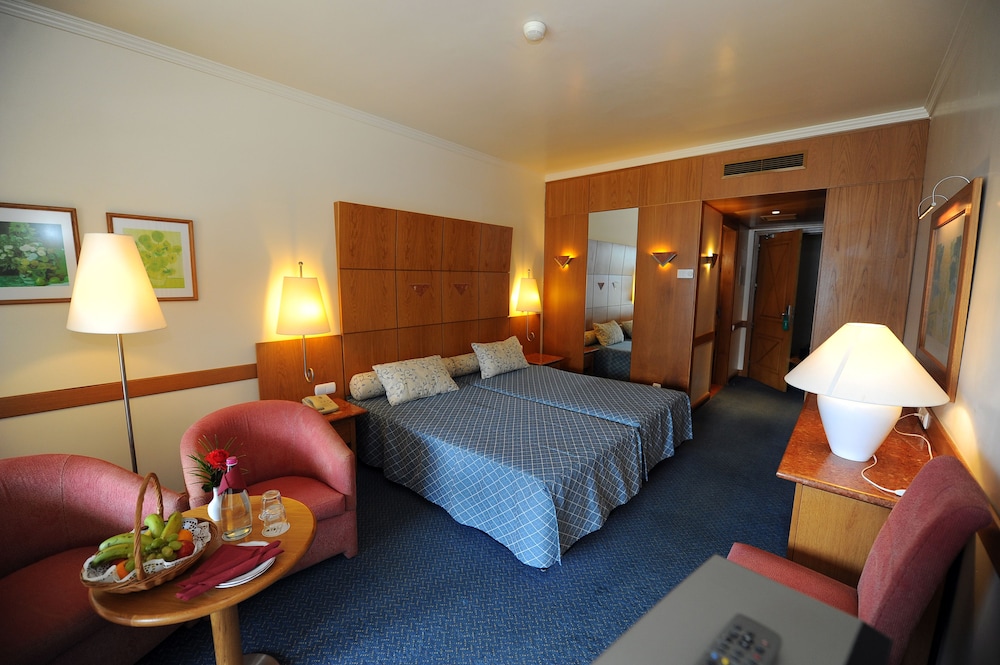 Standard Double or Twin Room photo 2