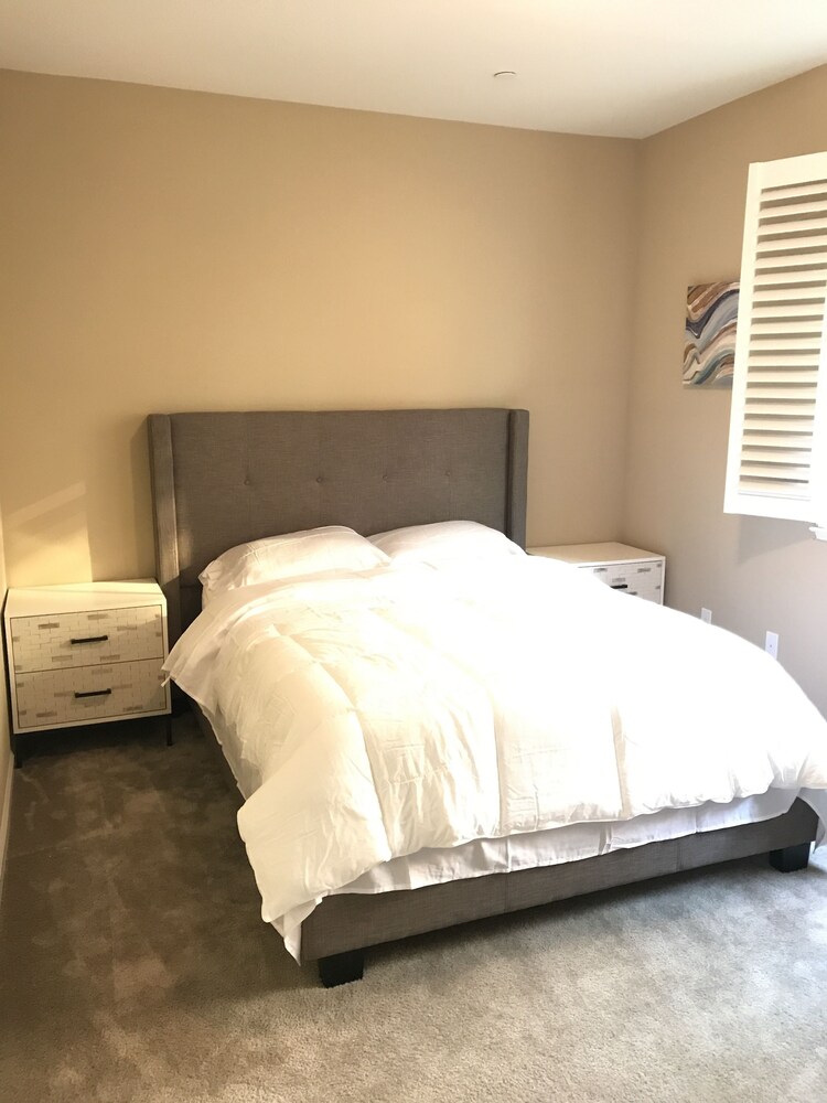 Deluxe Room, 1 Queen Bed photo 1