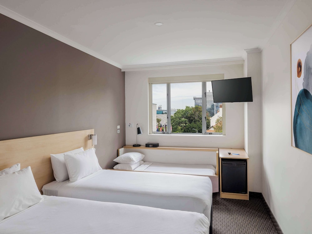 Standard Room, 1 Queen Bed - Photo 4