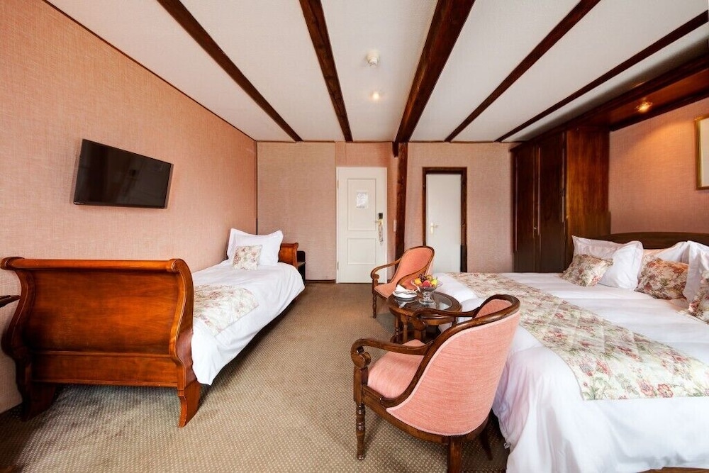 Standard Twin Room, Non Smoking, Hill View photo 2