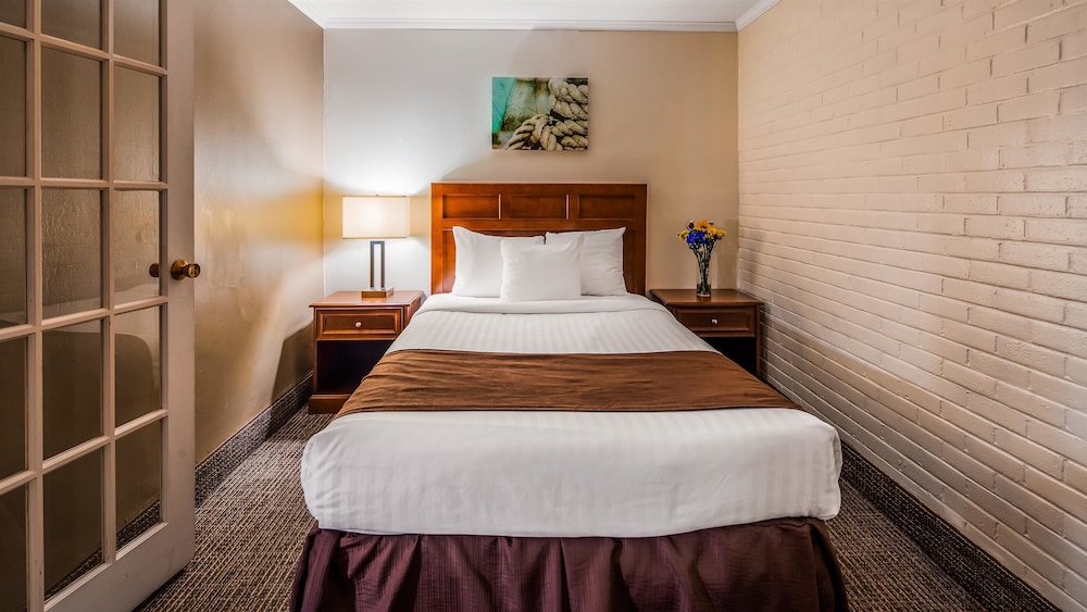Standard Room, 1 Double Bed, Non Smoking (with Sofabed) - Photo 3