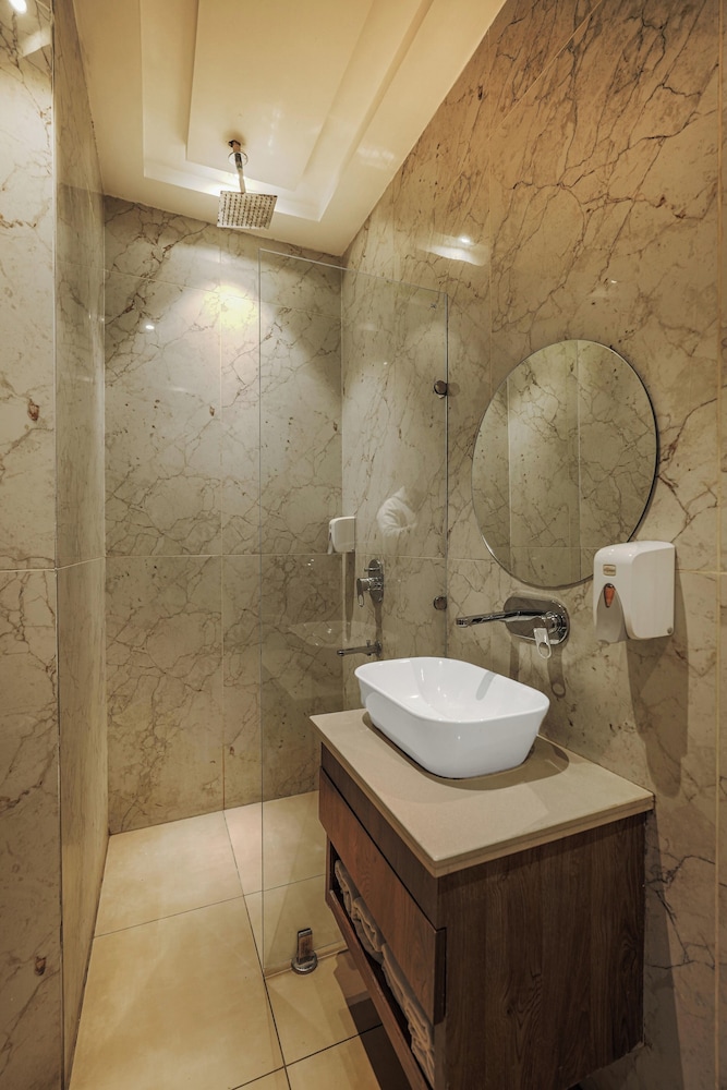 Executive Room - Photo 8