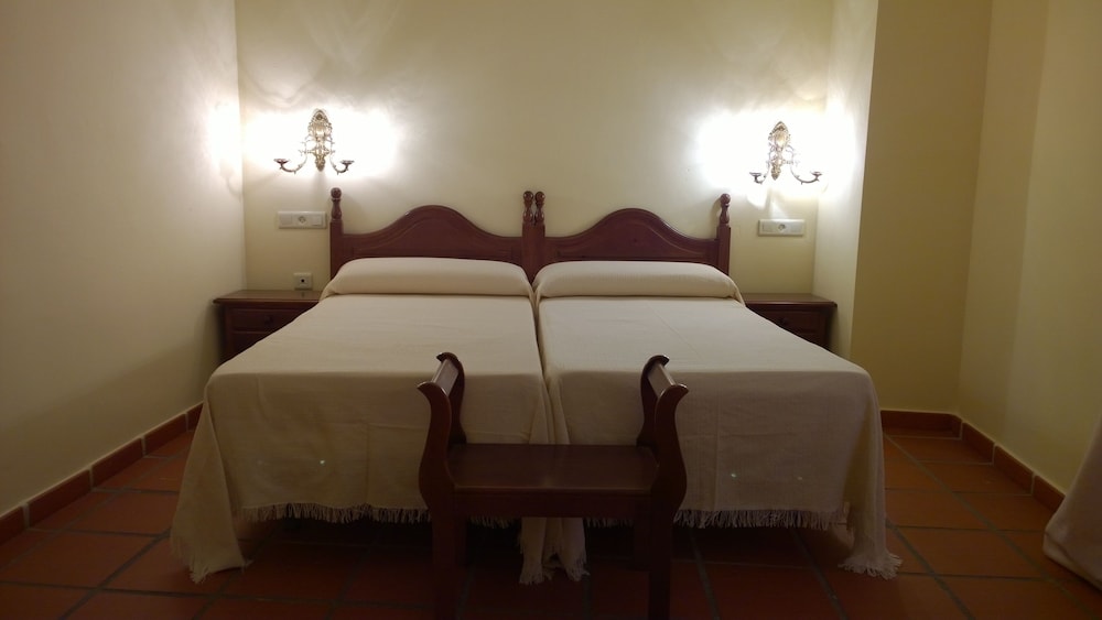 Double Room - Photo 7