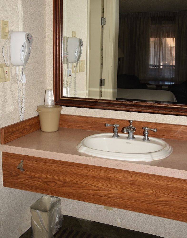Room, 2 Queen Beds, Non Smoking (Pet Friendly) photo 3