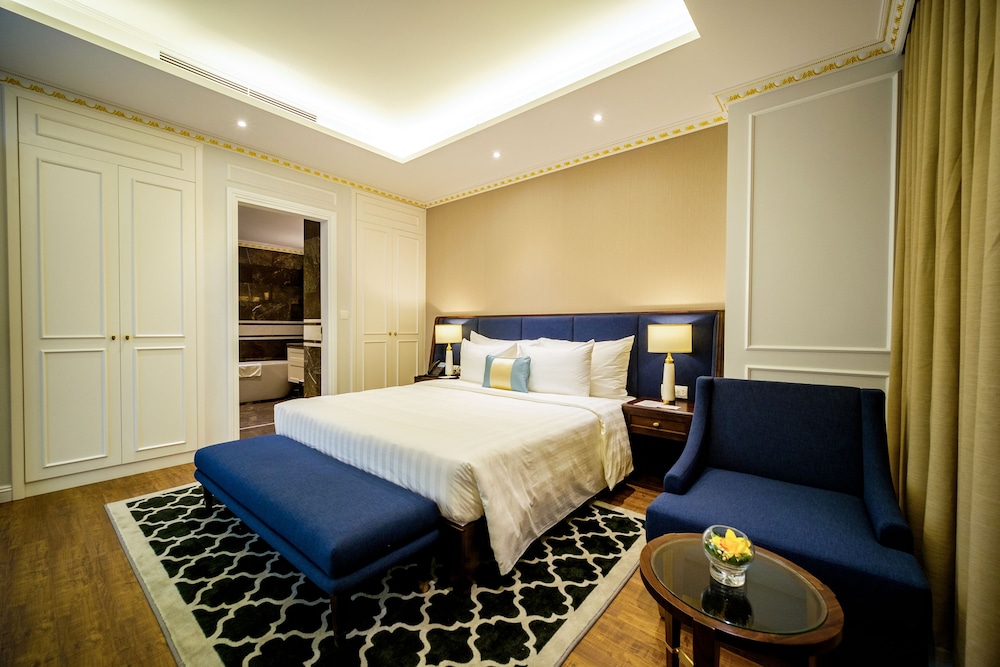 Grand Suite, Golf View - Photo 8