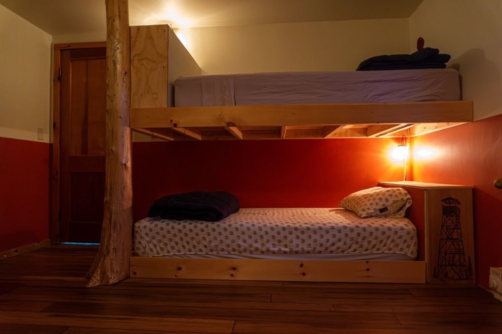 4-Bed Shared Dormitory with Shared Bathroom and Kitchen, Park View, Mountainside photo 1