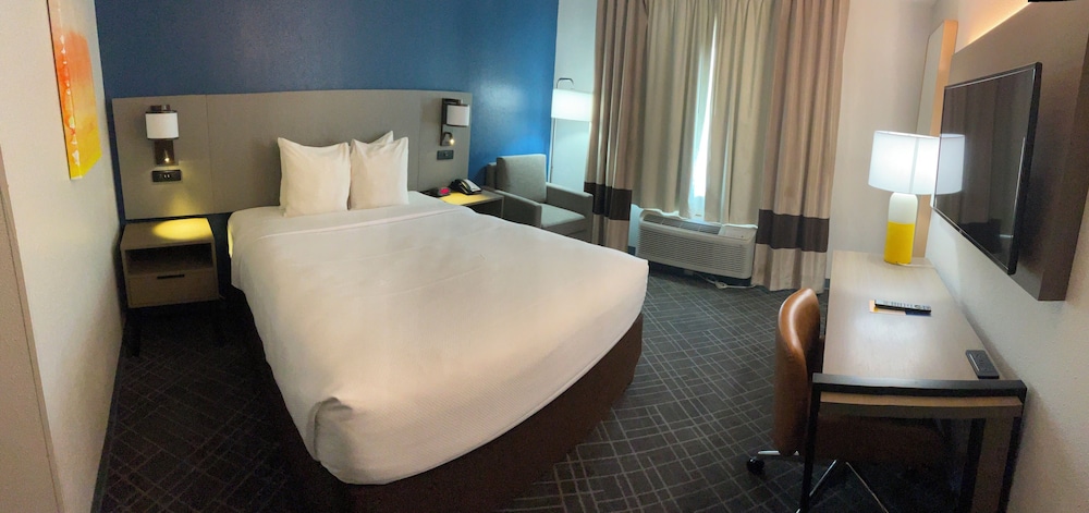 Standard Room, 1 Queen Bed, Non Smoking - Photo 1