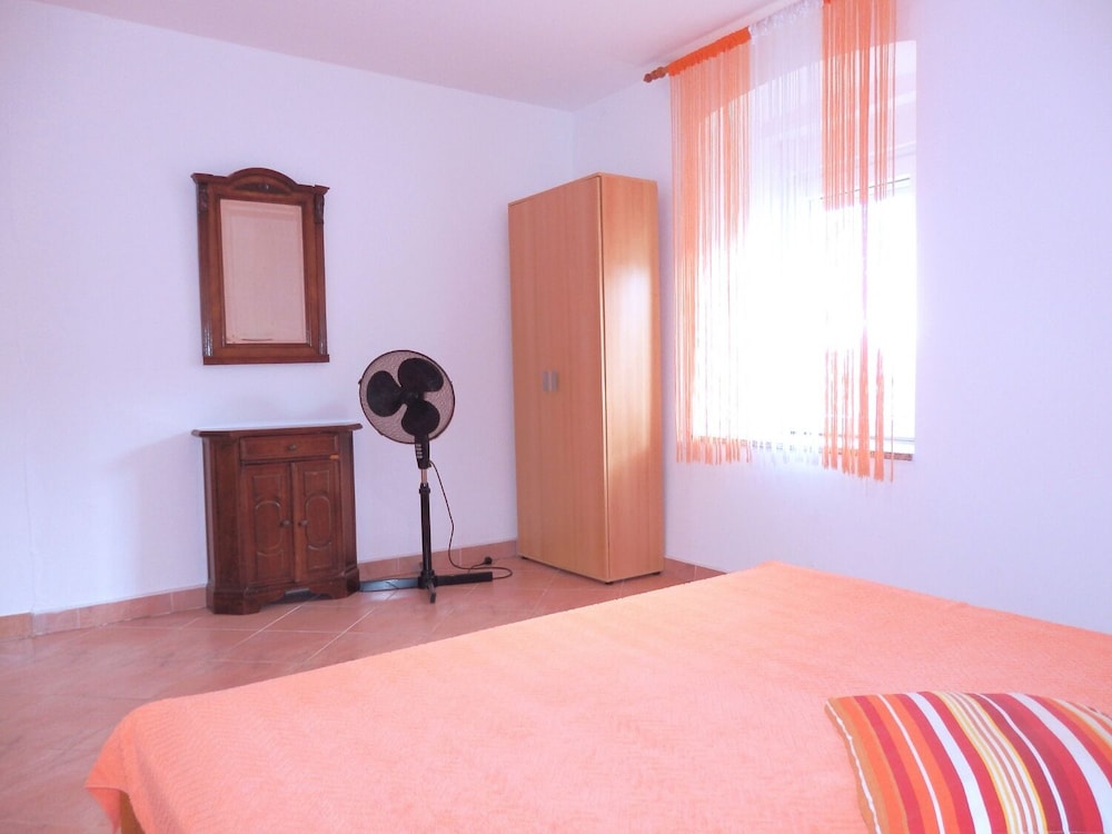 Apartment (Sam - central with pool - A2 II kat(4)