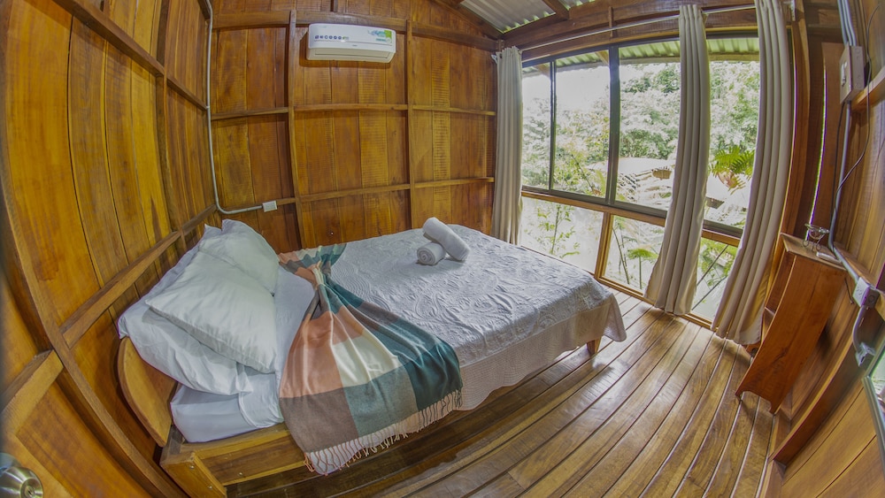 Family Cabin, 2 Bedrooms, Lake View photo 1