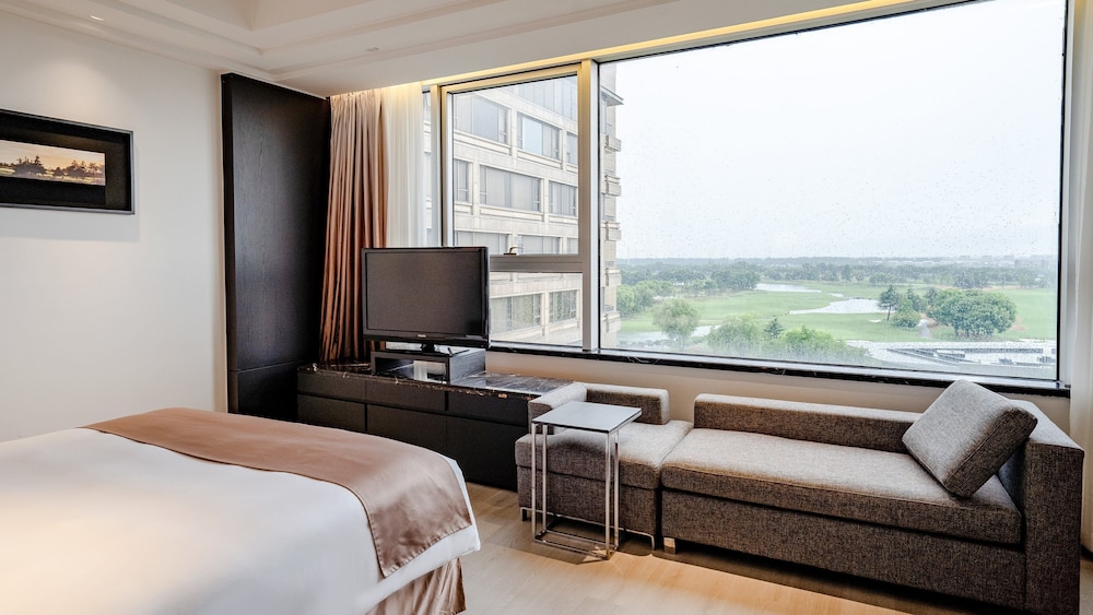 Standard Room, Golf View (Hollywood)
