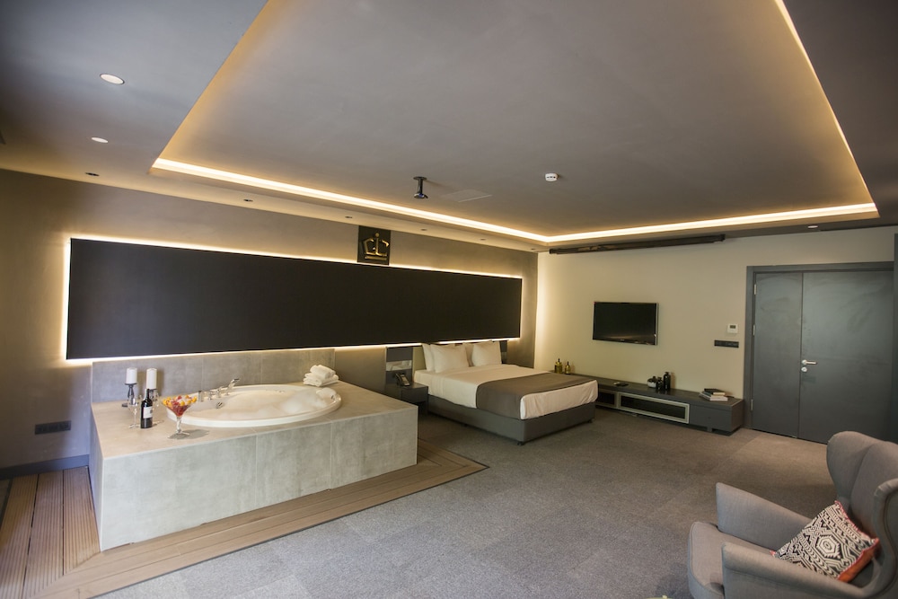 Suite, Jetted Tub photo 2