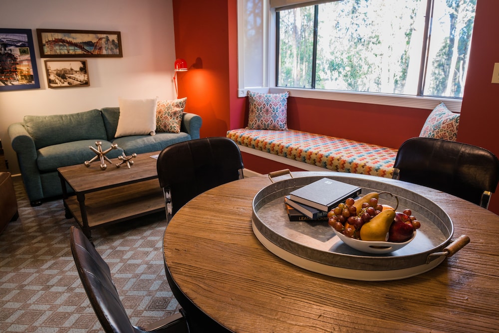 Premium King Suite Forest View with Patio - Photo 4