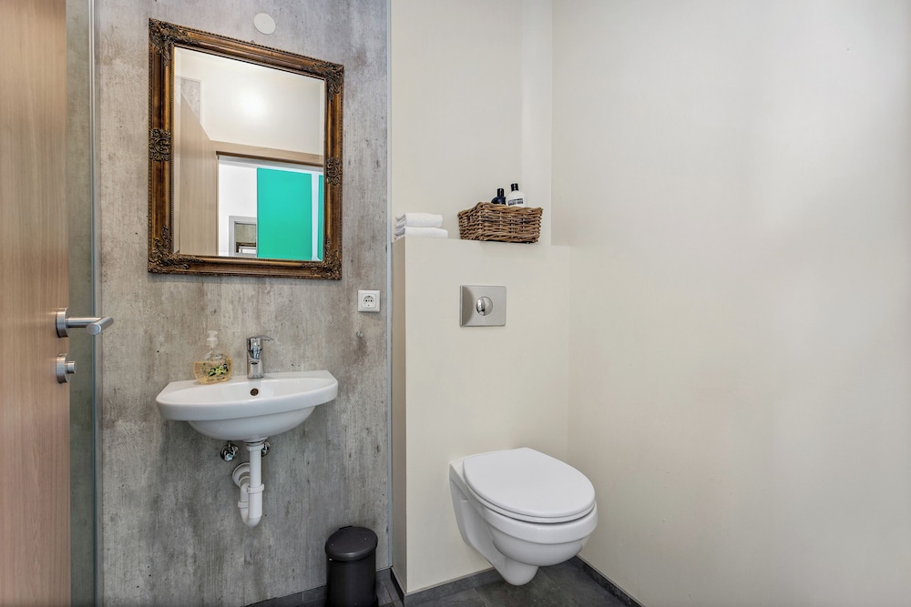 Studio - 5 Adults - Photo 24