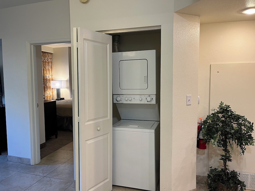 Deluxe Room - Photo 5