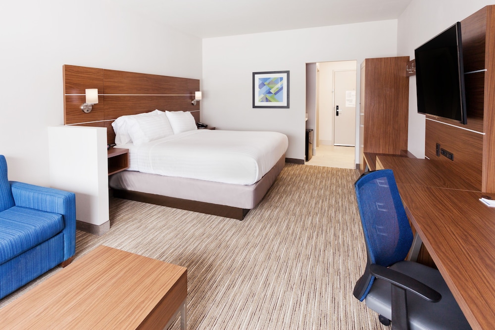 Suite, 1 King Bed, Accessible (Accessible Tub) photo 1