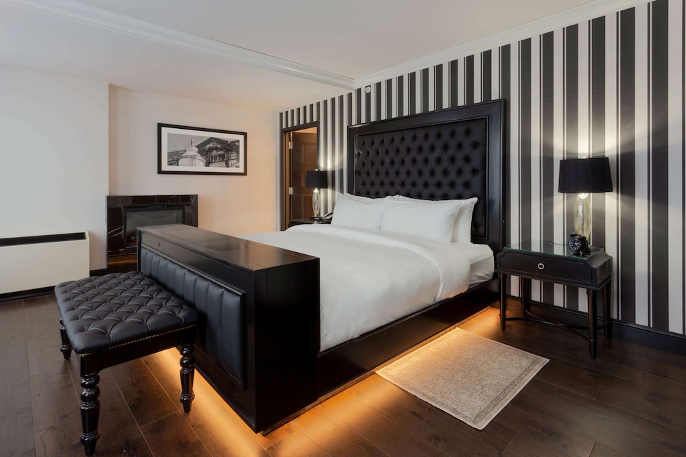 Suite, 1 King Bed, Non Smoking (Dillinger) - Photo 1